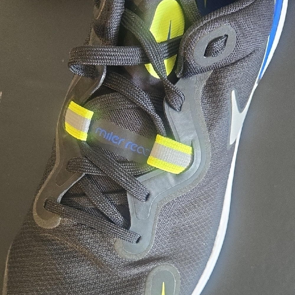 Nike Black and Blue Athletic Shoes - Picture 10 of 11